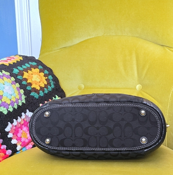 Coach Black Jacquard Gallery Tote Gold Hardware (11658) - Picture 4 of 6